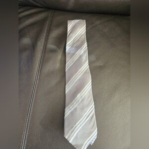 Bellisimo 100 percent silk tie